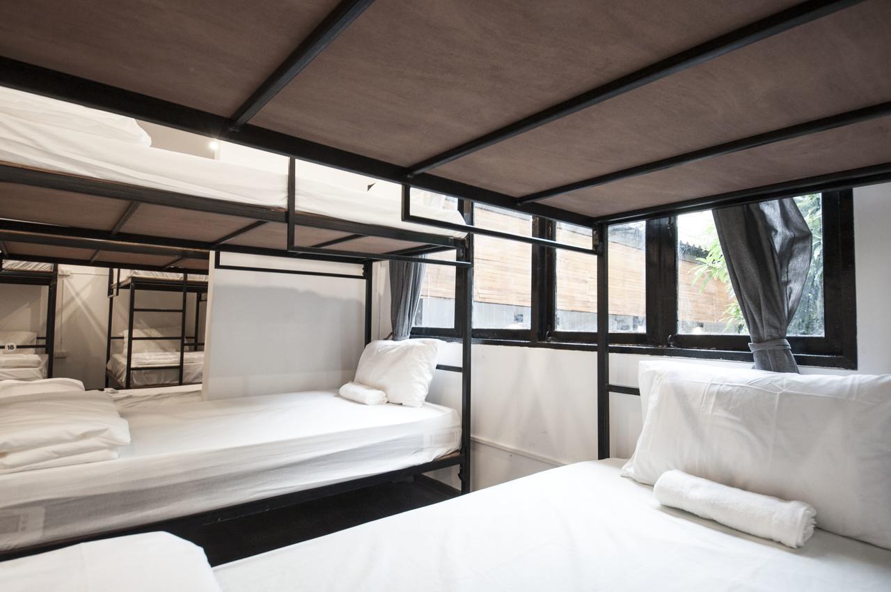 The Hidden House Hostel Bangkok Exterior photo